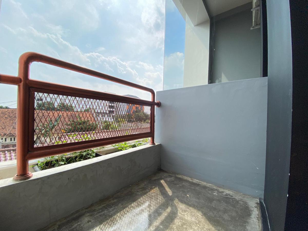 Dparagon Malioboro Джокьякарта Экстерьер фото